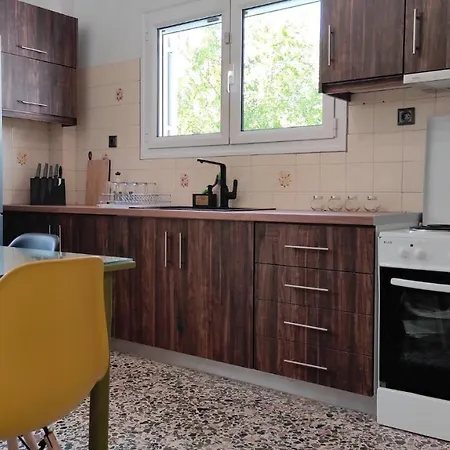 W 3 Bedroom Spacious Yard アパート